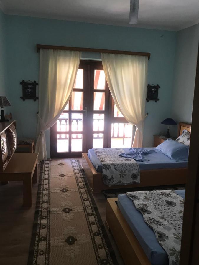 Guest House Lini מראה חיצוני תמונה